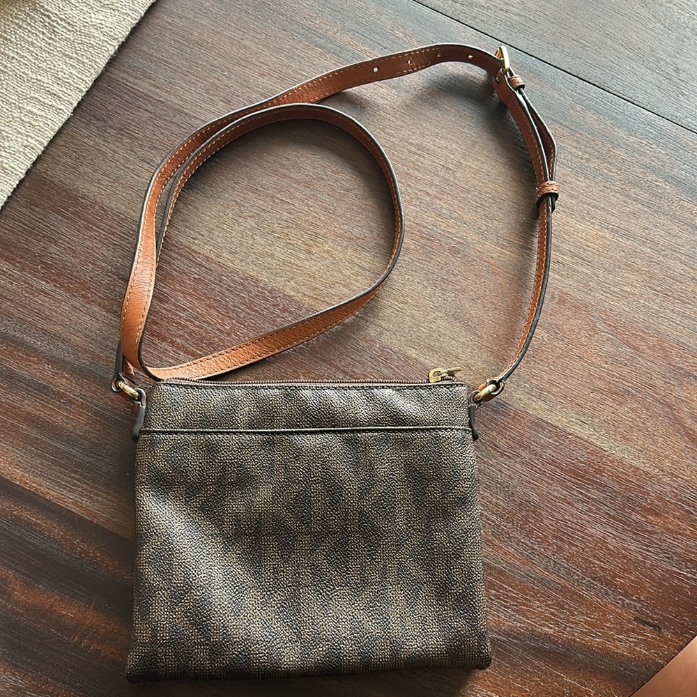 Micheal Kors Crossbody - Picture 3 of 7